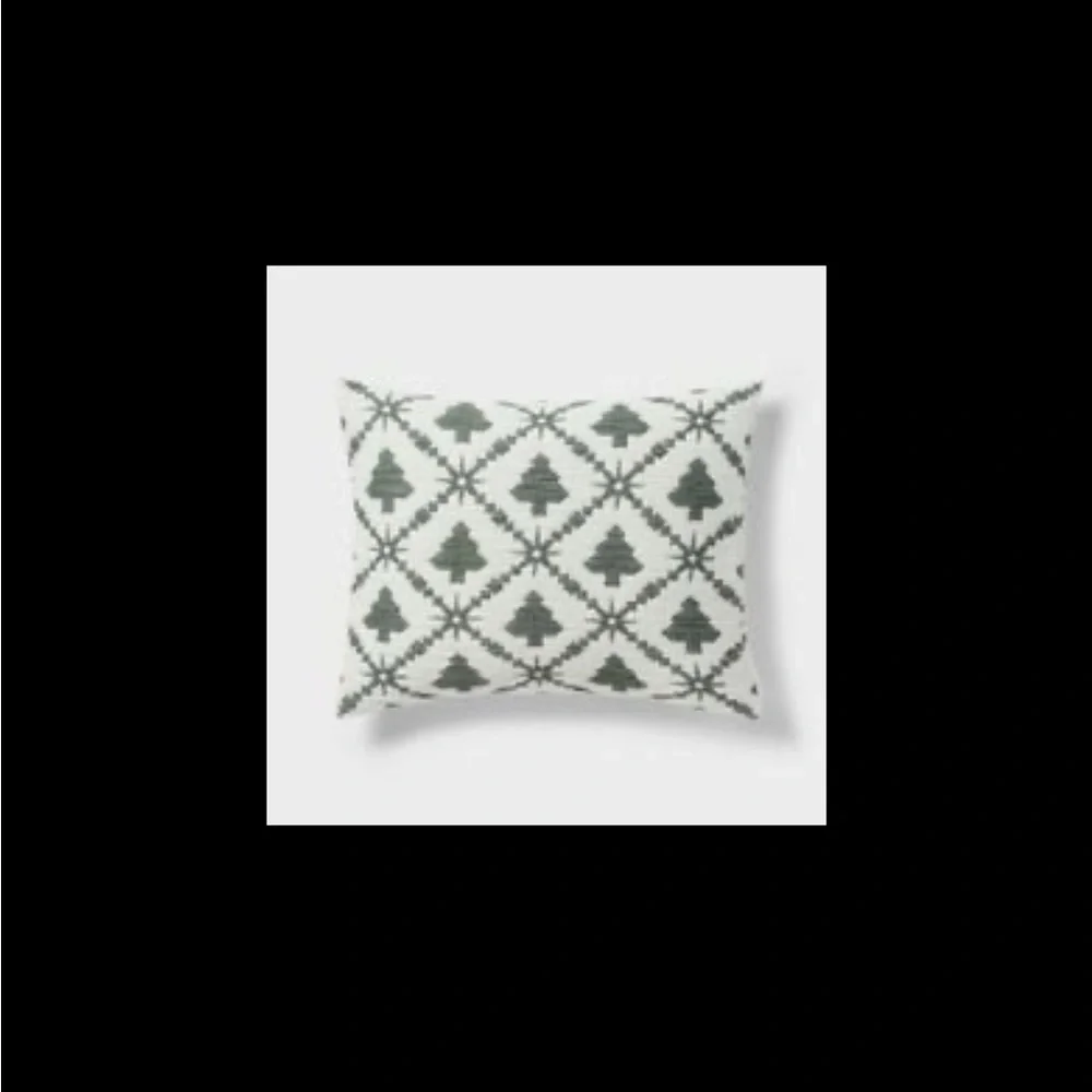 NWT Threshold Tree Pattern Matelasse Full Queen quilt set- Green and White - Picture 4 of 10